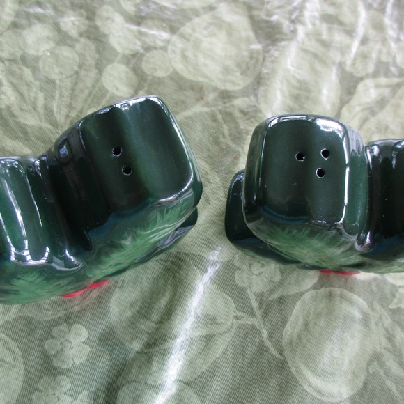 Holly Berry Leaf Christmas Holiday S & P Salt and Pepper Shakers - Picture 11 of 13